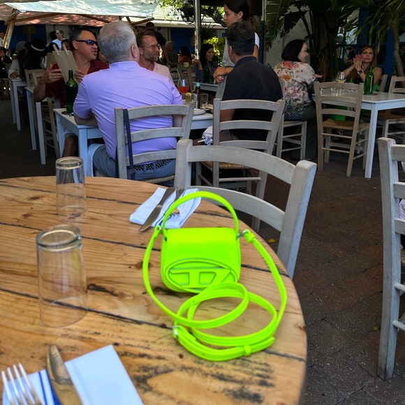 DIESEL MINI BAG HIGHLIGHTER YELLOW BASICALLY NEW - Picture 3 of 7